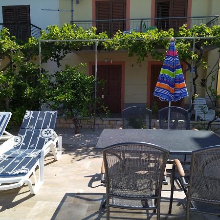 Apartmani Katarina Barbat na Rabu Экстерьер фото