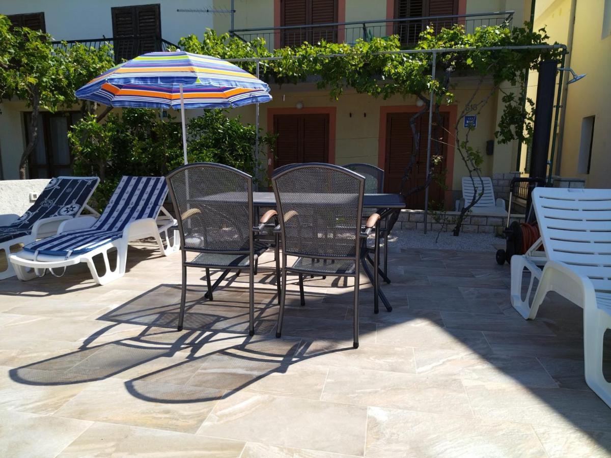 Apartmani Katarina Barbat na Rabu Экстерьер фото