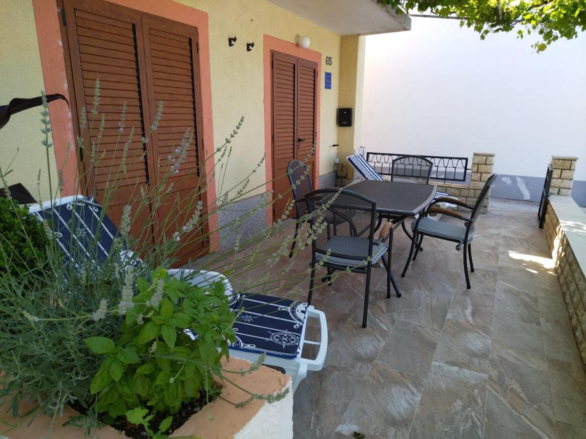 Apartmani Katarina Barbat na Rabu Экстерьер фото