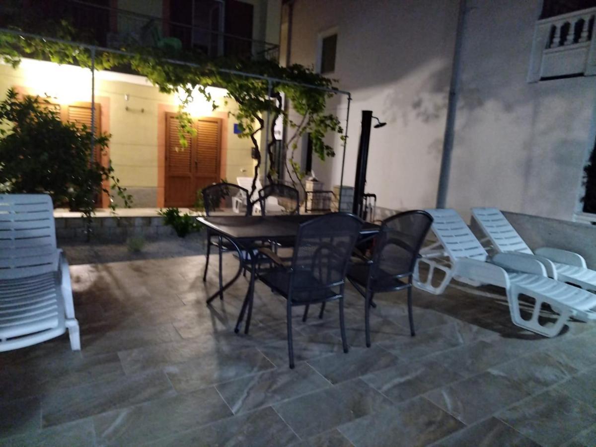 Apartmani Katarina Barbat na Rabu Экстерьер фото